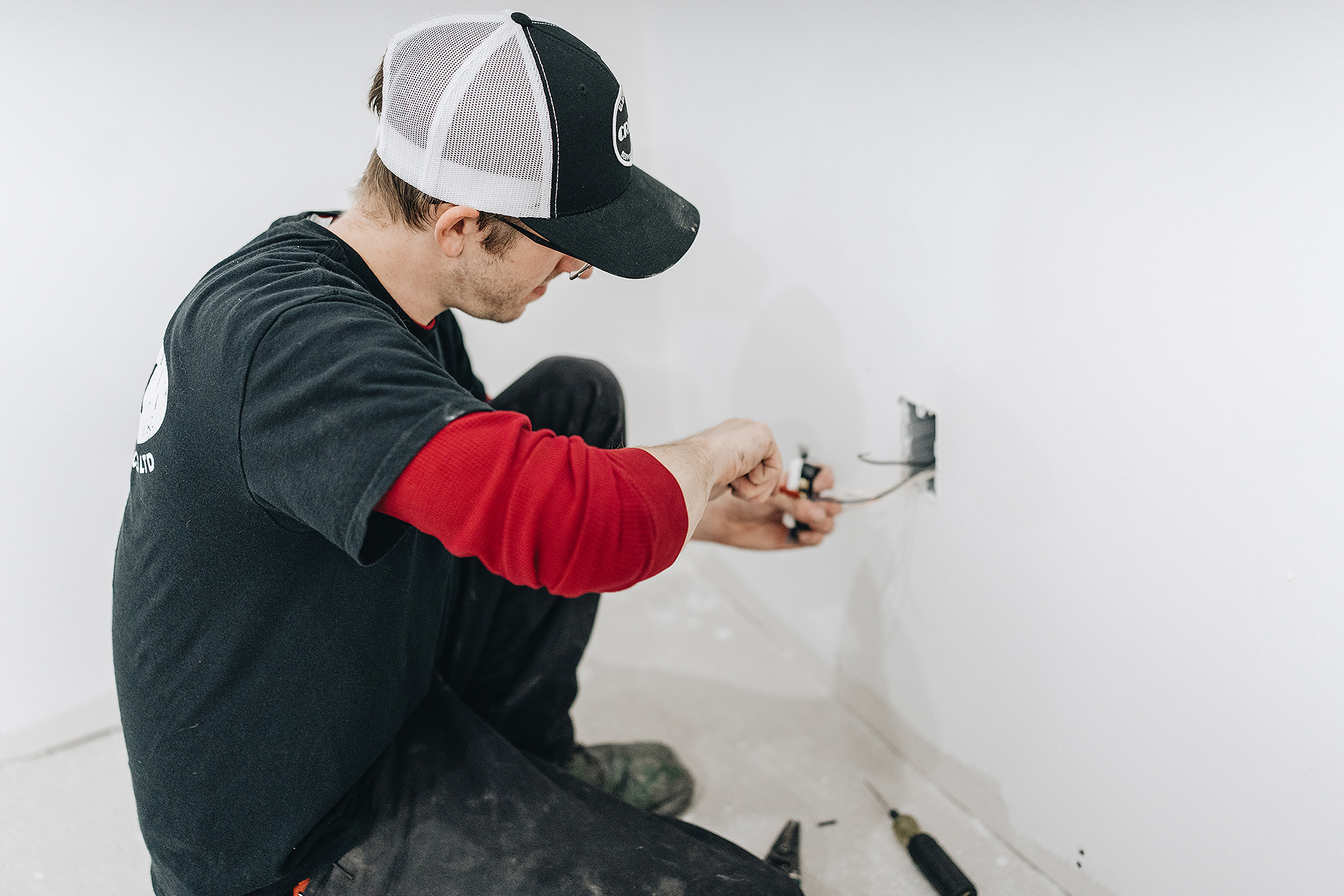 Electrical emergency troubleshooting in Calgary home by Crew Electrical Services