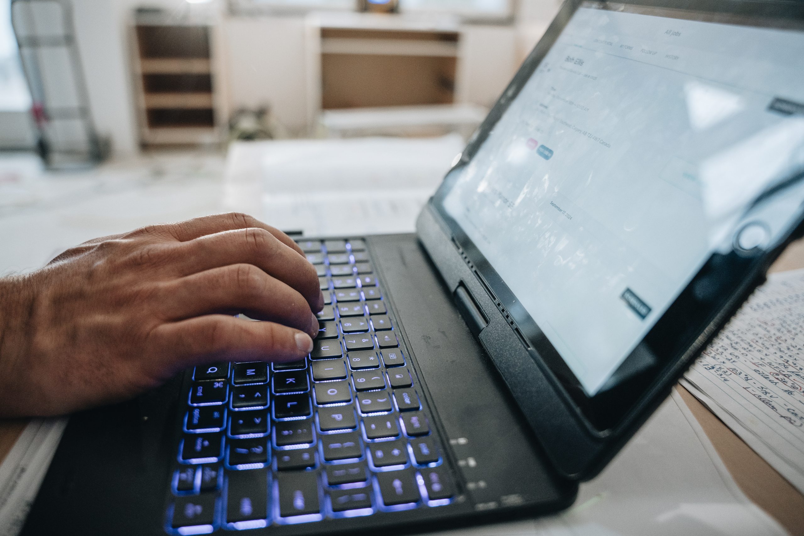 Online electrical estimate in Calgary submitted to Crew Electrical Services with panel photo.